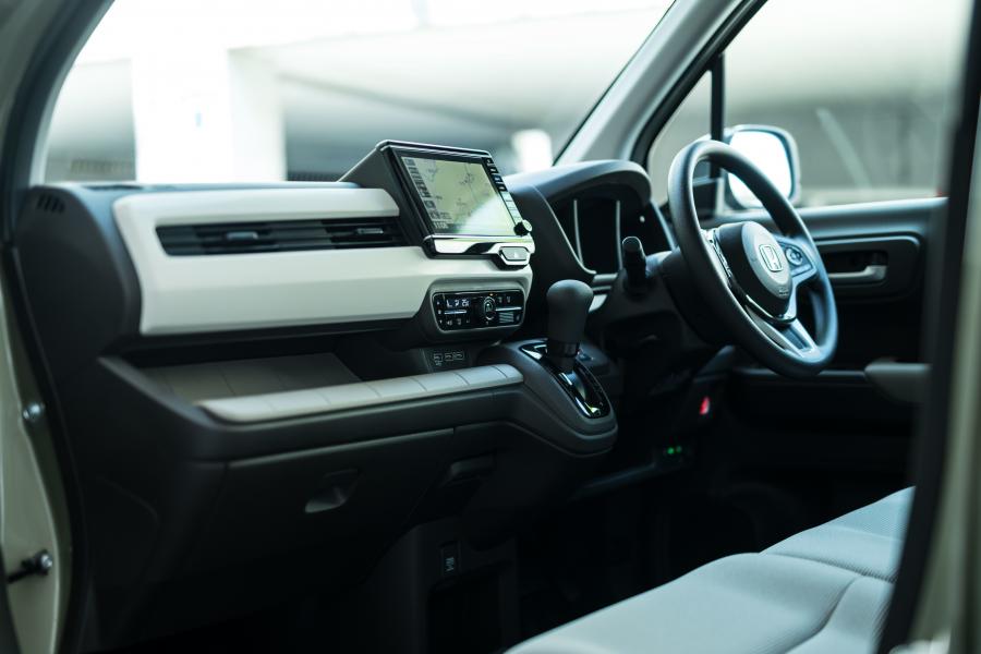 Интерьер Honda N WGN 2019 года  (фото 18 из 19)